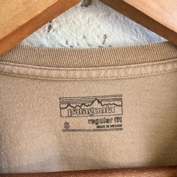 PATAGONIA !!BUNDLE!! Men’s Small Long Sleeve Graphic Tees *also sold separately* - Picture 11 of 13